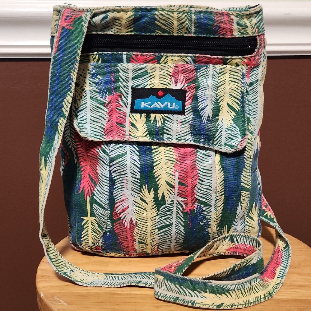 Kavu Multicolor Feather Pattern Bag